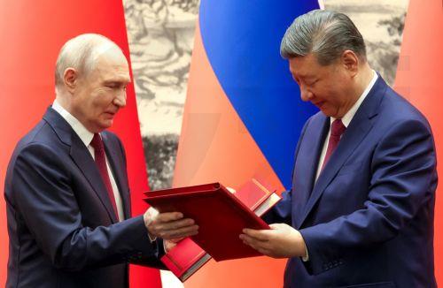 epa12977159 Russian President Vladimir Putin (L) and Chinese President Xi Jinping attend a signing ceremony at the Great Hall of the People in Beijing, China, 20 May 2026.  EPA/ALEXANDER KAZAKOV/KREMLIN / POOL MANDATORY CREDIT
