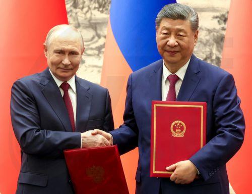 epa12977161 Russian President Vladimir Putin (L) and Chinese President Xi Jinping attend a signing ceremony at the Great Hall of the People in Beijing, China, 20 May 2026.  EPA/ALEXANDER KAZAKOV/KREMLIN / POOL MANDATORY CREDIT
