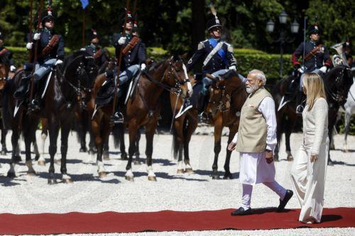 epa12977239 Italian Prime Minister Giorgia Meloni (R) welcomes Indian Prime Minister Narendra Modi prior to a meeting at Villa Pamphili in Rome, Italy, 20 May 2026.  EPA/ANGELO CARCONI