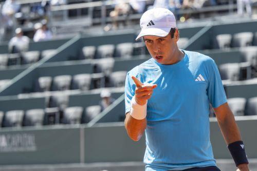 epa12981034 Jaume Munar of Spain, reacts after winning a point to Mariano Navone of Argentina, during their quarter-final match, at the ATP 250 Geneva Open tournament in Geneva, Switzerland, 21 May 2026.  EPA/MARTIAL TREZZINI