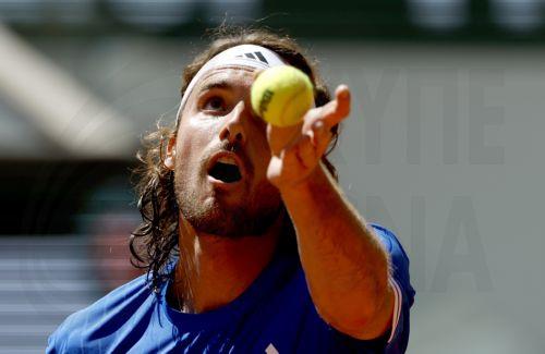 epa12994968 Stefanos Tsitsipas of Greece serves during his 1st round match against Alexandre Mueller of France at the French Open Grand Slam tennis tournament at Roland Garros in Paris, France, 26 May 2026.  EPA/YOAN VALAT
