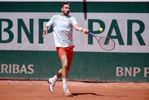 epa12994981 Cameron Norrie of Great Britain hits a forehand during his Men's 1st round match against Adolfo Daniel Vallejo of Paraguay at the French Open Grand Slam tennis tournament at Roland Garros in Paris, France, 26 May 2026.  EPA/CHRISTOPHE PETIT TESSON