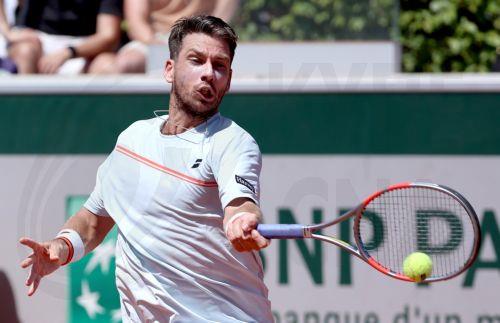 epa12994982 Cameron Norrie of Great Britain hits a forehand during his Men's 1st round match against Adolfo Daniel Vallejo of Paraguay at the French Open Grand Slam tennis tournament at Roland Garros in Paris, France, 26 May 2026.  EPA/CHRISTOPHE PETIT TESSON