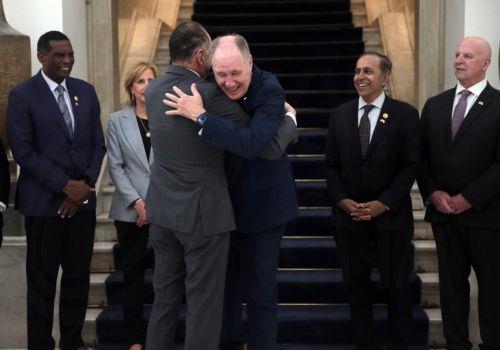 Ο υπουργός Εξωτερικών, Γιώργος Γεραπετρίτης (Κ-Α), συναντάται με αντιπροσωπεία του Κογκρέσου των Ηνωμένων Πολιτειών Αμερικής, υπό τον Πρόεδρο της υποεπιτροπής Θαλάσσιας Ισχύος και Δυνάμεων Προβολής Ισχύος της Επιτροπής Άμυνας της Βουλής των Αντιπροσώπων Τρεντ Κέλι (Trent Kelly) (Κ-Δ), στο υπουργείο Εξωτερικών, Αθήνα, Τετάρτη 27 Μαΐου 2026....