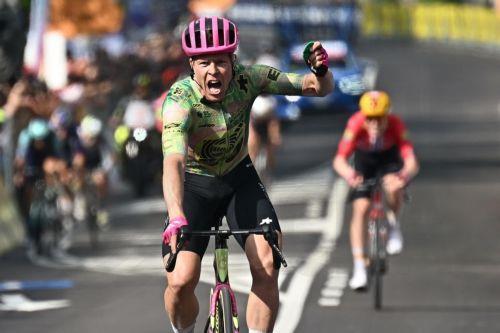 epa12998198 Danish rider Michael Valgren of EF Education - Easypost celebrates winning the 17th stage of the Giro d'Italia cycling tour over 202 km from Cassano d'Adda to Andalo, Italy, 27 May 2026.  EPA/LUCA ZENNARO