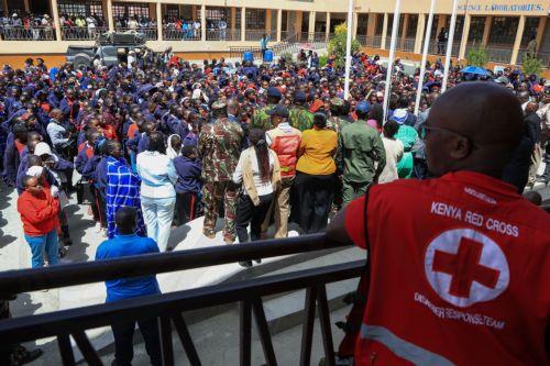 epa12999937 Students and parents gather at Utumishi Girls Academy following a deadly fire in Nakuru, 120 kilometers northwest of Nairobi, Kenya, 28 May 2026. At least 16 students were killed in a fire in the school dormitory overnight, according to police and government officials.  EPA/STRINGER