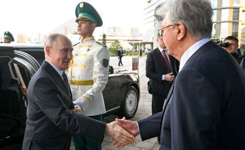 epa13000899 Russian President Vladimir Putin (L) is greeted by Kazakh President Kassym-Jomart Tokayev before a plenary session of the 5th Eurasian Economic Forum (EEF) on the Eurasian Economic Union (EAEU) summit in Astana, Kazakhstan, 28 May 2026. The Eurasian Economic Union (EAEU) involves five core member states that make up the union - Armenia, Belarus,...
