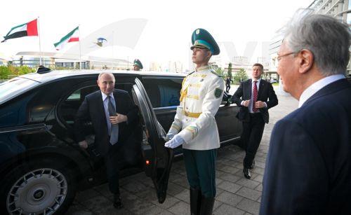 epa13000903 Russian President Vladimir Putin (L) arrives before a plenary session of the 5th Eurasian Economic Forum (EEF) at the Eurasian Economic Union (EAEU) summit in Astana, Kazakhstan, 28 May 2026. The Eurasian Economic Union (EAEU) involves five core member states that make up the union - Armenia, Belarus, Kazakhstan, Kyrgyzstan and Russia, as well...
