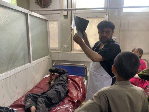 epa13004150 People who were injured in a traffic accident receive treatment at a hospital, in Jalalabad, Afghanistan, 30 May 2026. A vehicle rollover in Afghanistan's Laghman Province has claimed the lives of 18 people, including 10 children and 5 women, while 29 others were injured. The victims were families recently returned from Pakistan, traveling from...