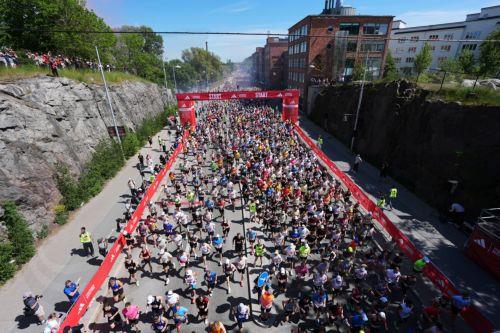 epa13004214 Runners compete at the start of the Stockholm marathon in Stockholm, Sweden, 30 May 2026.  EPA/Magnus Lejhall  SWEDEN OUT