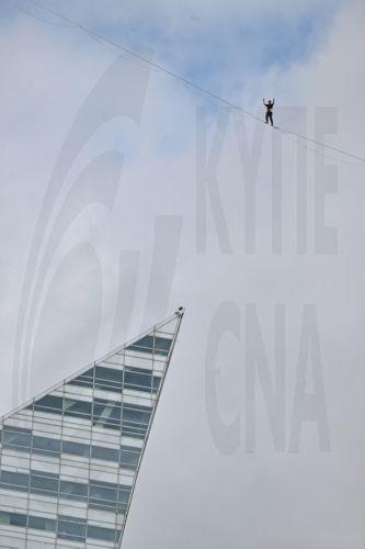 epa13006242 Estonian slackliner Jaan Roose walks on a 2 cm-wide line 180 meters above the ground between the Palace of Culture and Science and Varso Tower, the two tallest buildings in Warsaw, Poland, 31 May 2026. The event is sponsored by an energy drink producer.  EPA/PIOTR NOWAK POLAND OUT