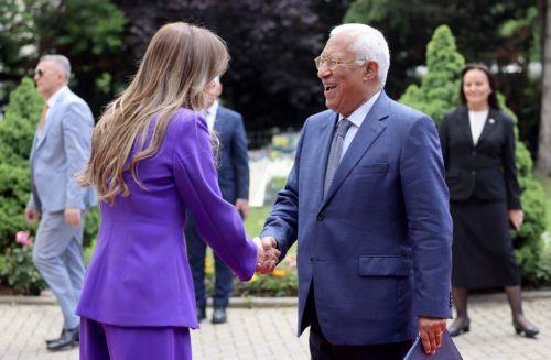 epa13012916 Acting Kosovo President Albulena Haxhiu (L) welcomes European Council President Antonio Costa (R) in Pristina, Kosovo, 03 June 2026. European Council President Costa is on an official visit to Kosovo as a part of his tour of the Western Balkan countries.  EPA/GEORGI LICOVSKI