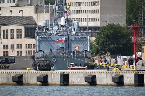 epa13015931 Polish Navy Oliver Hazard Perry-class guided missile frigate ORP Gen. T. Kosciuszko (273) departs the port of Gdynia in northern Poland, 04 June 2026, to take part in the 55th Baltic Operations, or Baltops 2026. The Nato-led exercise brings together naval, air and special forces from allied nations, including Polish Navy vessels, to demonstrate...