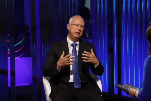 epa13017476 CEO of the Russian Direct Investment Fund (RDIF) Kirill Dmitriev speaks with a journalist during the St. Petersburg International Economic Forum (SPIEF) in St. Petersburg, Russia, 05 June 2026. The 29th St. Petersburg International Economic Forum runs from 03 to 06 June 2026.  EPA/ANATOLY MALTSEV