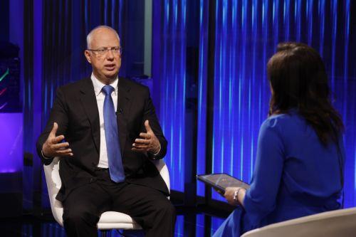 epa13017481 CEO of the Russian Direct Investment Fund (RDIF) Kirill Dmitriev speaks with a journalist during the St. Petersburg International Economic Forum (SPIEF) in St. Petersburg, Russia, 05 June 2026. The 29th St. Petersburg International Economic Forum runs from 03 to 06 June 2026.  EPA/ANATOLY MALTSEV