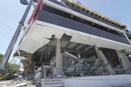 epa13023967 A damaged food establishment following an earthquake in General Santos City, southern Philippines, 08 June 2026. According to the Philippine Institute of Volcanology and Seismology (Phivolcs), a tsunami warning has been issued following a magnitude 7.8 earthquake with a depth of 33 kilometers that struck off the coast of Sarangani Province in...