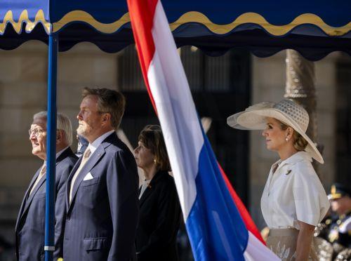 epa13025671 Dutch King Willem-Alexander (2nd L) and Queen Máxima (R) welcome German Federal President Frank-Walter Steinmeier (L) and his wife Elke Büdenbender to Dam Square in Amsterdam, The Netherlands, 09 June 2026. Steinmeier is on a three-day state visit to the Netherlands.  EPA/Remko de Waal