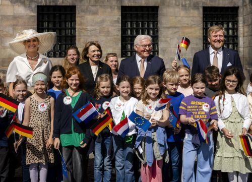 epa13025673 (L-R) Queen Máxima, Elke Büdenbender, German Federal President Frank-Walter Steinmeier and King Willem-Alexander pose with children on Dam Square, Amsterdam, The Netherlands, 09 June 2026. Steinmeier is on a three-day state visit to the Netherlands.  EPA/Remko de Waal