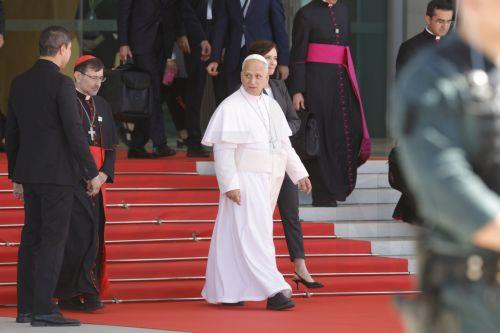 epa13025780 Pope Leo XIV arrives to board a plane at Madrid Barajas Adolfo Suarez Airport in Madrid, Spain, 09 June 2026, to travel to Barcelona to continue his visit to Spain.  EPA/ZIPI