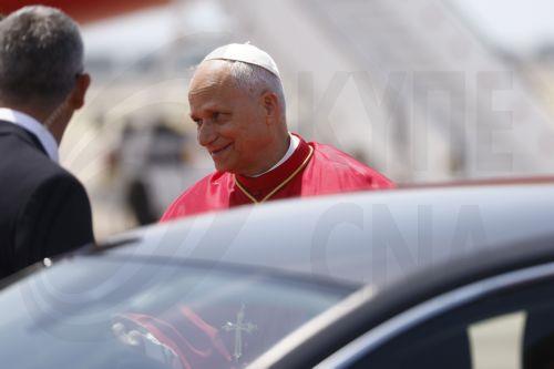epa13025928 Pope Leo XIV (R) arrives at Josep Tarradellas Barcelona-El Prat Airport in Barcelona, Spain, 09 June 2026. Pope Leo XIV continues his visit to Spain in Barcelona.  EPA/Quique Garcia / POOL