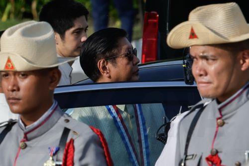 epa13031709 Philippine President Ferdinand Marcos Jr. (C) boards a vehicle after ceremonies marking the 128th Philippine Independence Day anniversary at the Jose Rizal Monument of Luneta Park in Manila, Philippines, 12 June 2026. The Philippines declared independence on 12 June 1898 after more than 300 years of Spanish colonial rule.  EPA/ROLEX DELA PENA