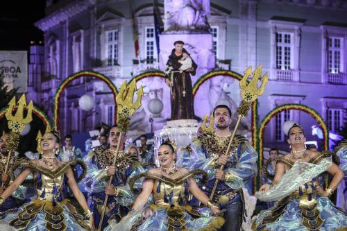 epa13033604 Performers from the Alto do Pina neighborhood take part in the Marchas Populares parade during Saint Anthony celebrations on Avenida da Liberdade in Lisbon, Portugal, 12 June 2026. Around 20 Lisbon neighborhoods take part in the annual parade, one of the main events of the city's Saint Anthony festivities.  EPA/ANTONIO COTRIM