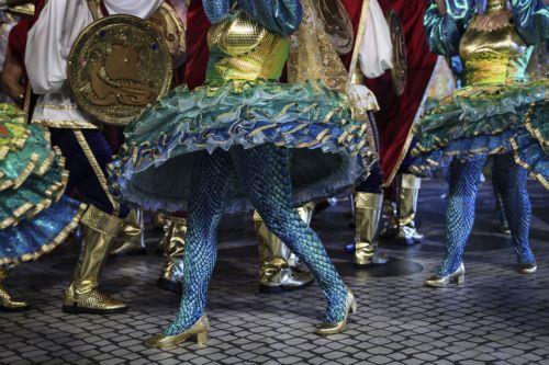 epa13033606 Performers from the Alto do Pina neighborhood take part in the Marchas Populares parade during Saint Anthony celebrations on Avenida da Liberdade in Lisbon, Portugal, 12 June 2026. Around 20 Lisbon neighborhoods take part in the annual parade, one of the main events of the city's Saint Anthony festivities.  EPA/ANTONIO COTRIM