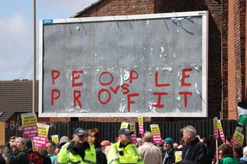 epa13034184 Counter protesters gather on County Road in Liverpool, Britain, 13 June 2026. Anti-immigration protesters calling for 'mass deportation' were met by counter-protesters on County Road, where a community library was burned down during rioting in the wake of the Southport murders in 2024.  EPA/STRINGER