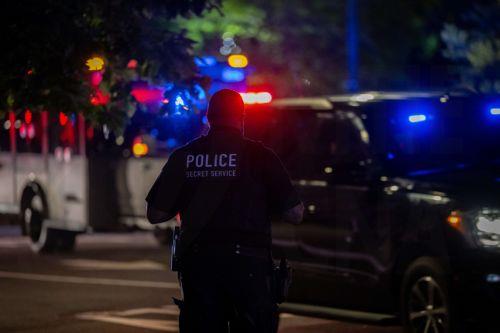 epa13035730 A Secret Service agent stands along the motorcade route as US President Donald Trump arrives back at the White House in Washington, D.C., USA, 13 June 2026, just hours before his 80th birthday.  EPA/Matt Kaminsky