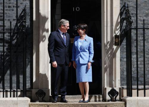 epa13036072 British Prime Minister Keir Starmer (L) welcomes Japanese Prime Minister Sanae Takaichi to 10 Downing Street in London, Britain, 14 June 2026.  EPA/ANDY RAIN