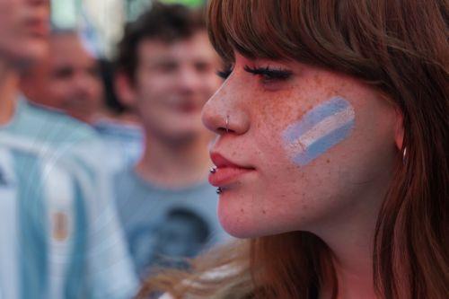 epa13040309 An Argentine fan wears face paint in the colors of the country’s  flag as soccer fans gather in Times Square one day before Argentina’s national team plays in Group 6 of FIFA World Cup, in New York, New York, USA, 15 June 2026.  EPA/Olga Fedorova