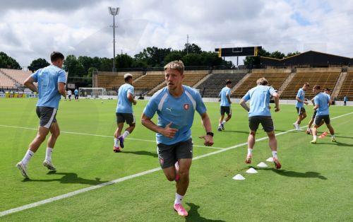 epa13044566 Czechia's national soccer players attend a training session in Kennesaw, Georgia, USA, 17 June 2026. Czechia will face South Africa on 18 June in a FIFA World Cup 2026 group A match.  EPA/RONALD WITTEK