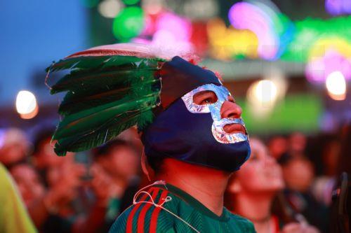 epa13048514 Fans in Mexico react during the broadcast of the FIFA World Cup 2026 match between Mexico and South Korea at the Fan Fest in the Zócalo in Mexico City, Mexico, 18 June 2026.  EPA/Tomás Pérez