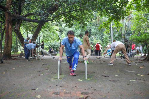 epa13048516 People exercise during the early morning at Ramna Park in Dhaka, Bangladesh, 19 June 2026. Ramna Park is a large recreation area situated at the heart of the central Dhaka.  EPA/MONIRUL ALAM