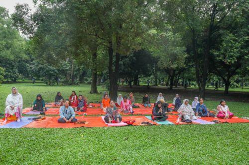 epa13048519 People exercise during the early morning at Ramna Park in Dhaka, Bangladesh, 19 June 2026. Ramna Park is a large recreation area situated at the heart of the central Dhaka.  EPA/MONIRUL ALAM Coverage 119943