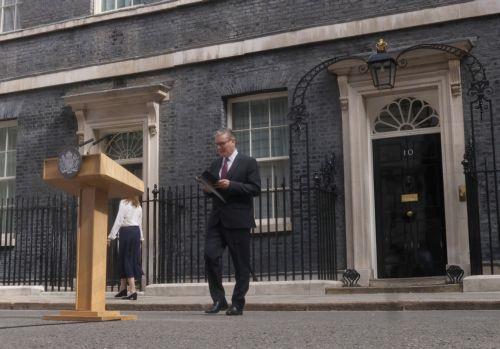 epa13056023 British Prime Minister Keir Starmer prepares to make a statement in Downing Street, London, Britain, 22 June 2026. Keir Starmer has resigned as UK Prime Minister.  EPA/NEIL HALL