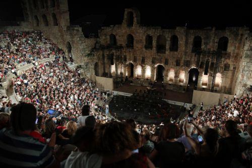 epa13056565 People wait to attend a concert by violinist Leonidas Kavakos and the ERT Symphony Orchestra, under the baton of conductor Michalis Oikonomou, at the Odeon of Herodes Atticus on the occasion of World Music Day in Athens, Greece, 21 June 2026 (issued 22 June 2026).  EPA/ORESTIS PANAGIOTOU