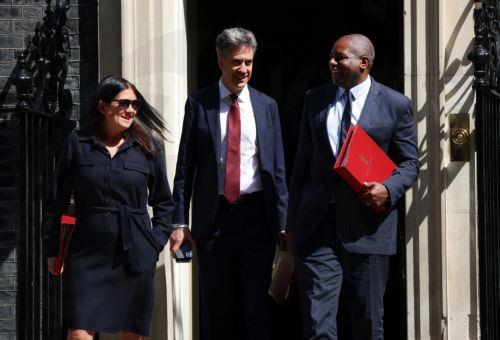 epa13057940 (L-R) British Secretary of State for Culture, Media and Sport Lisa Nandy, British Secretary of State for Energy Security and Net Zero Ed Miliband and British Deputy Prime Minister, Lord Chancellor and Secretary of State for Justice David Lammy depart 10 Downing Street following a Cabinet meeting in London, Britain, 23 June 2026.  EPA/ANDY RAIN