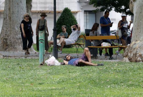 epa13058171 A man relaxes in the shade in downtown Zagreb, Croatia, 23 June 2026. Reports state that in recent days Croatia has recorded high temperatures exceeding 35 degrees Celsius. Europe is bracing for a heatwave as forecasters predict temperatures could rise above 40 degrees Celsius.  EPA/ANTONIO BAT