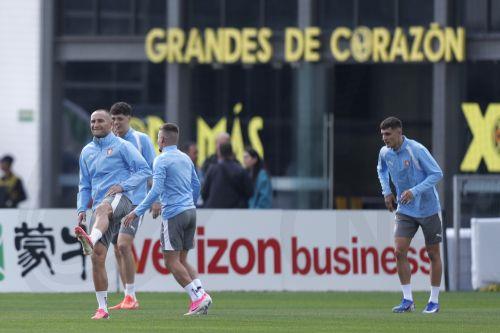 epa13059852 Players of the Czech Republic in action during a training session as preparation to face Mexico in the FIFA World Cup 2026, at the Azteca Stadium in Mexico City, Mexico, 23 June 2026.  EPA/ISAAC ESQUIVEL