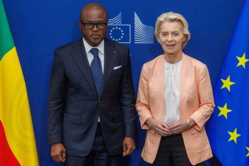 epa13060826 European Commission President Ursula von der Leyen (R) receives President of Benin Romuald Wadagni in Brussels, Belgium, 24 June 2026.  EPA/OLIVIER MATTHYS