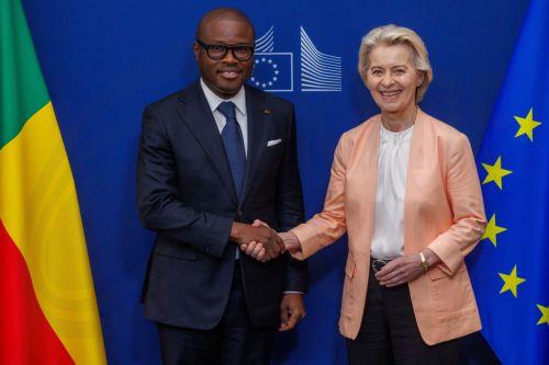 epa13060829 European Commission President Ursula von der Leyen (R) receives President of Benin Romuald Wadagni in Brussels, Belgium, 24 June 2026.  EPA/OLIVIER MATTHYS