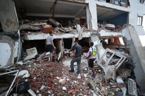 epa13063442 Residents search through the rubble of one of the blocks of flats that collapsed in the twin 7.2 and 7.5-magnitude earthquakes that struck the country, in Catia la Mar, Venezuela, 25 June 2026. At least 32 people were killed and 700 were injured after two back-to-back earthquakes hit north-central Venezuela in rapid succession, triggering the...