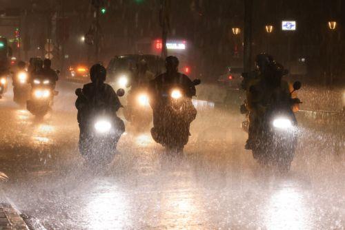 epa13063455 Motorists maneuver during a downpour of rain in Taipei, Taiwan, 25 June 2026. The local authorities in Hualien County ordered evacuations in parts of Wanrong and Fenglin following a yellow alert that a nearly full upstream barrier lake might overflow within 48 hours. Rainfall tied to Severe Tropical Storm Mekkhala was expected, prompting...