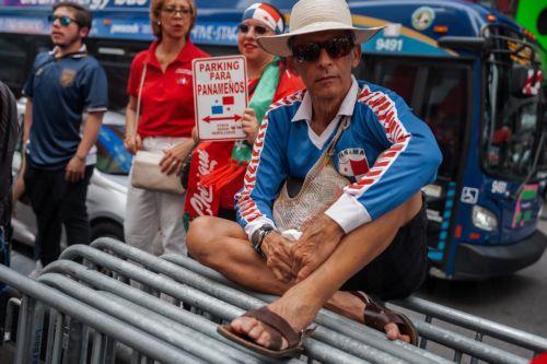 epa13067830 Panama soccer fans gather at Times Square one day before their team plays against England, in New York, New York USA, 26 June 2026.  EPA/OLGA FEDOROVA