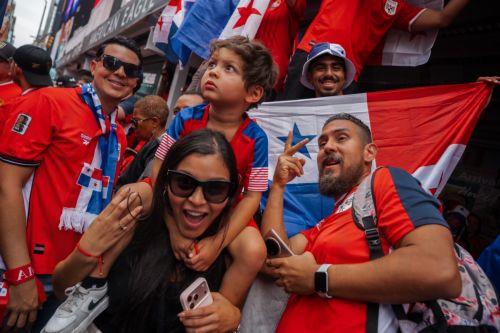 epa13067833 Panama soccer fans celebrate in Times Square one day before their team plays against England, in New York, New York USA, 26 June 2026.  EPA/OLGA FEDOROVA