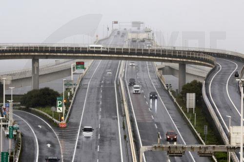epa13068465 Vehicles drive through heavy rain caused by typhoon Mekkhala at Umihotaru Parking Area in Kisarazu, Chiba prefecture, near Tokyo, Japan, 27 June 2026. The Japan Meteorological Agency (JMA) has placed large swathes of the country under high alert for flooding, swollen rivers, and landslides, as the country deals with a rare double-tropical storm...