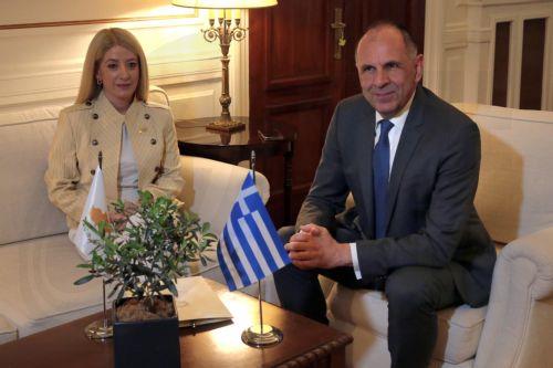 Ο υπουργός Εξωτερικών, Γιώργος Γεραπετρίτης συνομιλεί με την Πρόεδρο της Βουλής των Αντιπροσώπων της Κυπριακής Δημοκρατίας, Αννίτα Δημητρίου, κατά τη διάρκεια της συνάντησής τους στο υπουργείο, Δευτέρα 29 Ιουνίου 2026. ΑΠΕ-ΜΠΕ/ΑΠΕ-ΜΠΕ/ΑΛΕΞΑΝΔΡΟΣ ΒΛΑΧΟΣ