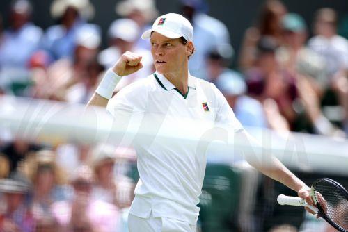 epa13072507 Jannik Sinner of Italy celebrates winning the second set during his Men's Singles first round match against Miomir Kecmanovic of Serbia at the Wimbledon Championships in London, Britain, 29 June 2026.  EPA/ADAM VAUGHAN