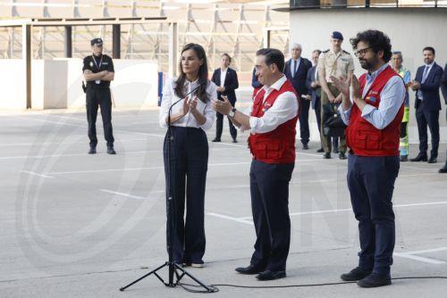epa13077050 (L-R) Queen Letizia of Spain, Spanish Minister of Foreign Affairs, European Union and Cooperation Jose Manuel Albares and Spanish Agency for International Development Cooperation (AECID) Director Anton Leis Garcia applaud as they bid farewell to an AECID emergency medical team to be deployed to Venezuela to assist the earthquake victims, at...